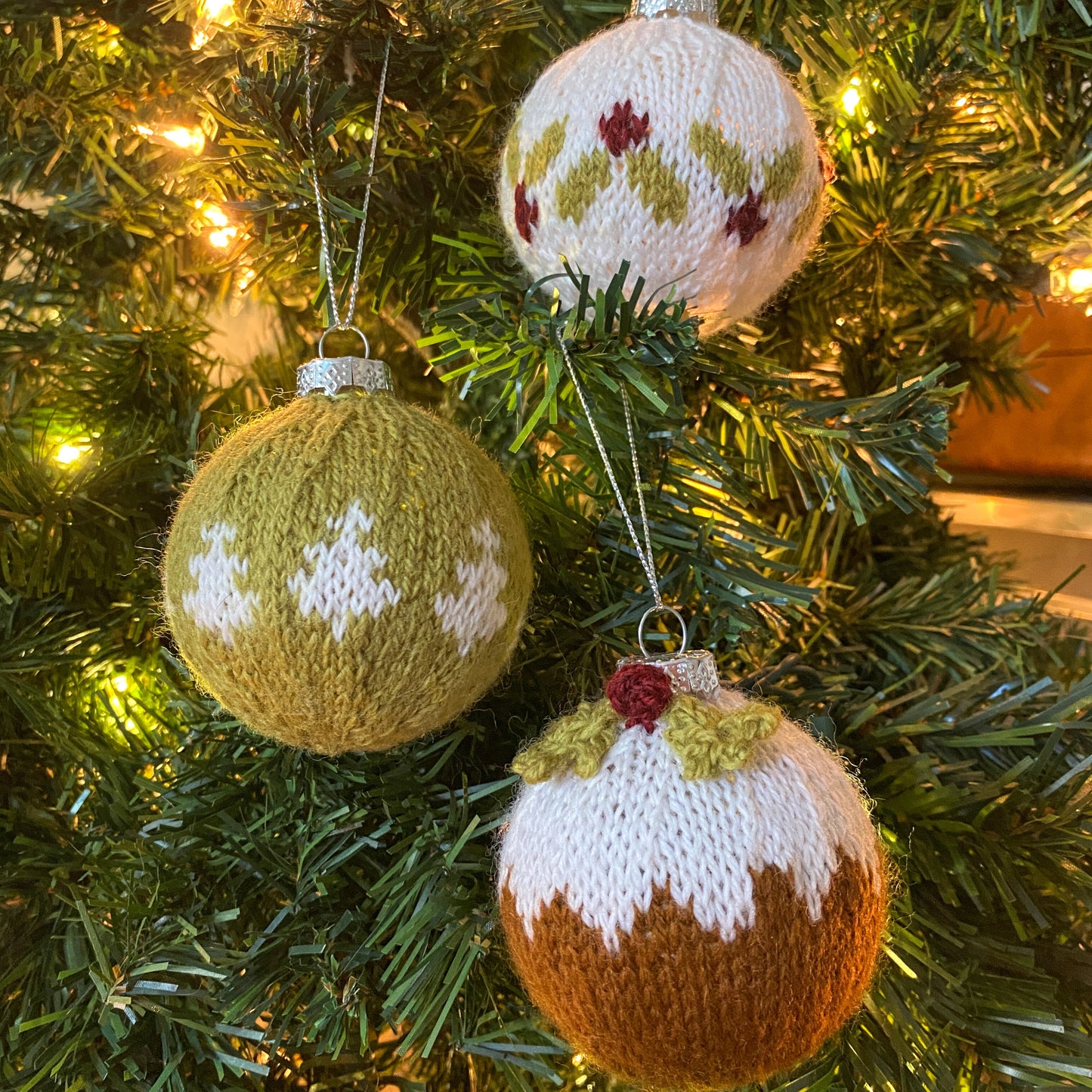 Yuletide Bauble Ornament Cover Knitting Pattern