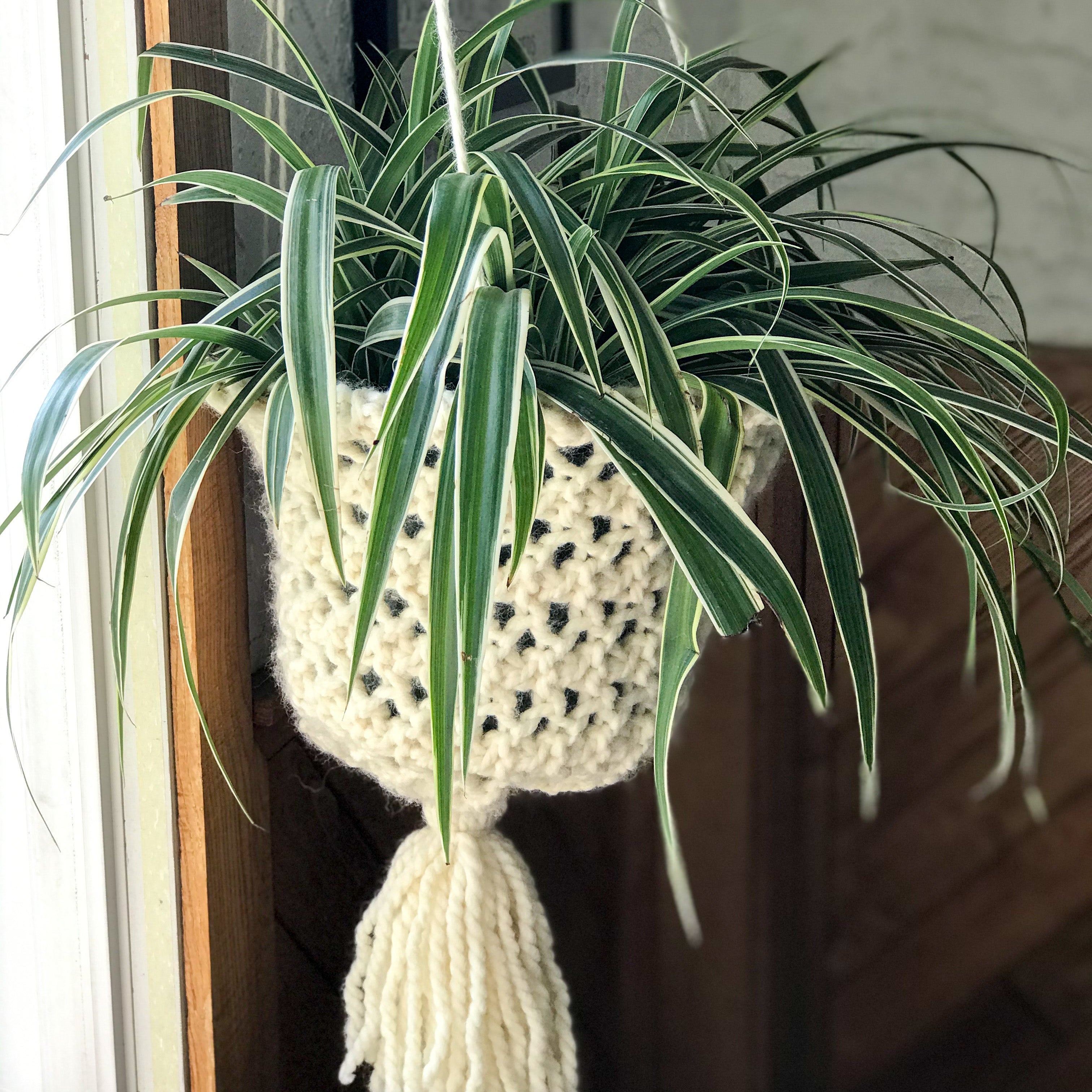 Free Hanging Planter Basket Knitting Pattern: Hang In There Basket –  Juliette Pécaut Designs