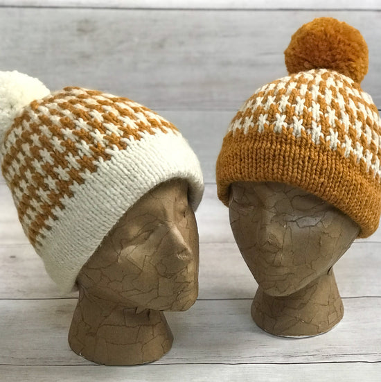 cream and gold mosaic stitch hat knitting pattern with pom-pom 