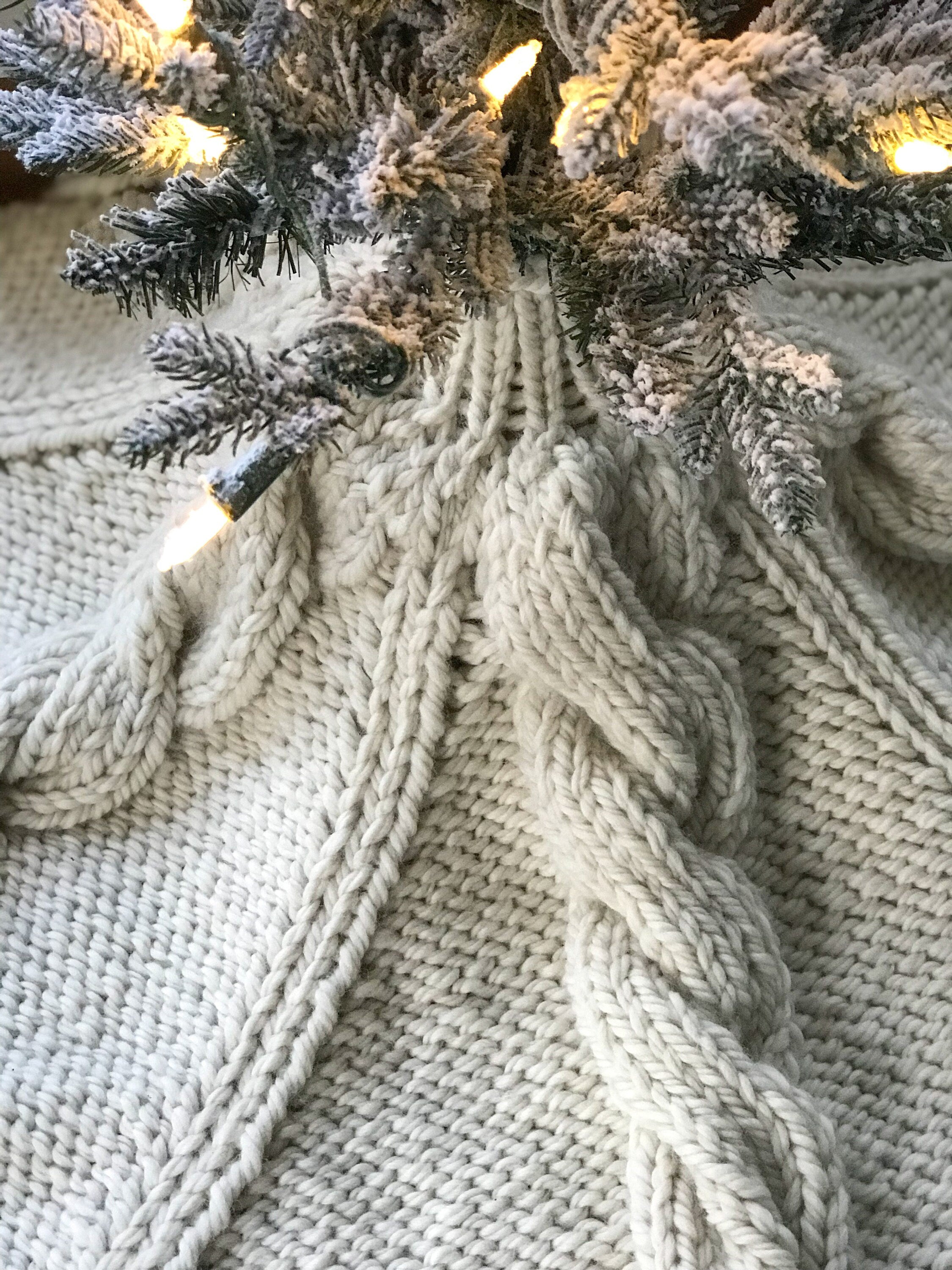 Home for Christmas: Cable Tree Skirt Pattern – Juliette Pécaut Designs